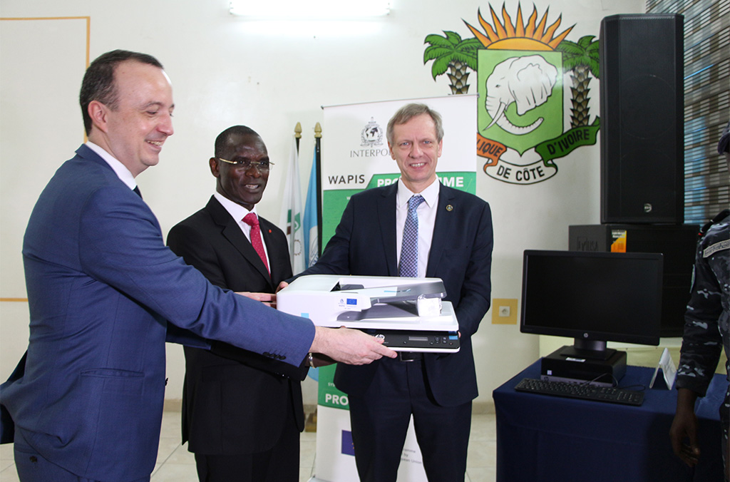 Ceremonia de entrega de material a la Escuela de Policía de Côte d'Ivoire, 24 de febrero de 2020, Côte d'Ivoire